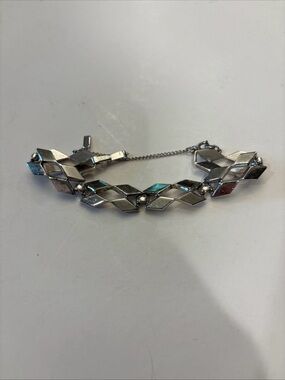 Vintage Monet Silver Metal In Diamond Shape Bracelet With Safety Chain 7 1/2”